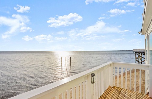 Fairfield House | Spectacular direct waterfront with rooftop hot tub 360 degree views.