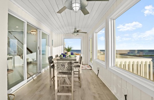 Fairfield House | Spectacular direct waterfront with rooftop hot tub 360 degree views.