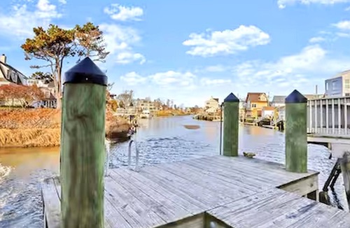Fairfield House | Spectacular direct waterfront with rooftop hot tub 360 degree views.