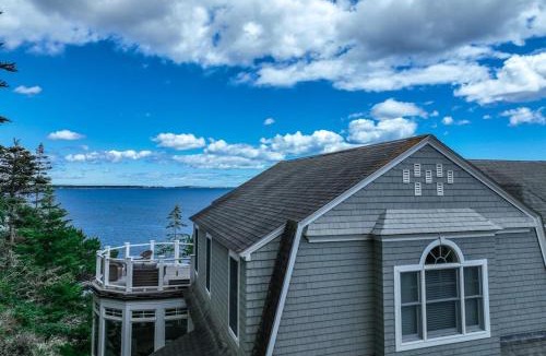 Georgetown House | Spectacular oceanfront retreat with amazing views, sunroom & washer/dryer
