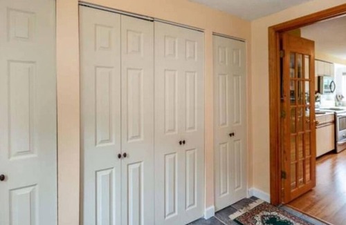Wiscasset House | Spectacular sunrises,cozy vintage home on the water in Wiscasset, ME-Adults only