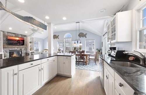 South Beach Haven House | Spectacular 5 Bedrooms, 4 Bathrooms - Steps To The Beach, Short Walk To The Bay