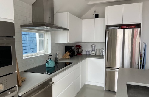Commercial Street Condo | Spectacular Waterfront 2 bedrooms 1,450 sq.ft. condo in the Center of Town.