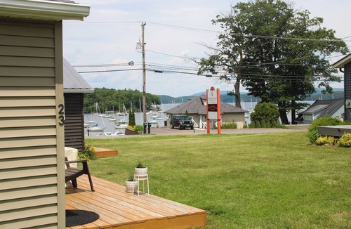 Malletts Bay Cabin | Sportsman's Cabin with Lakeview's and Lake Access.