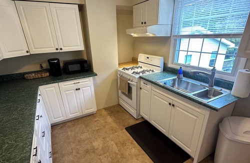 Racine House | Spotless, Quiet 2BR Cottage: Private Deck, Big TV, Yard—Near Museums & Parks