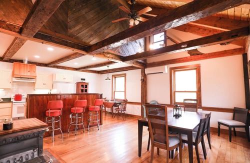 Surry House | Spring Oaks 3-bedroom 2-bath. Pet Friendly!