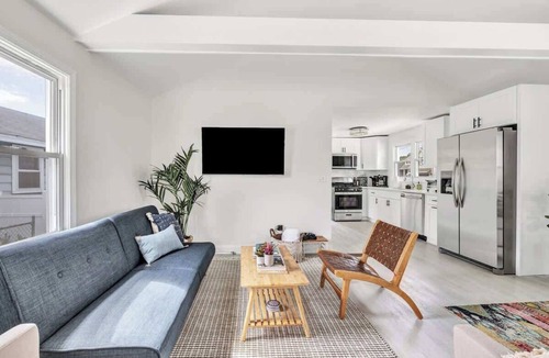 Woodmont House | Spring Sale | Cozy Bungalow | Walk2Beach| Pet| Pkg