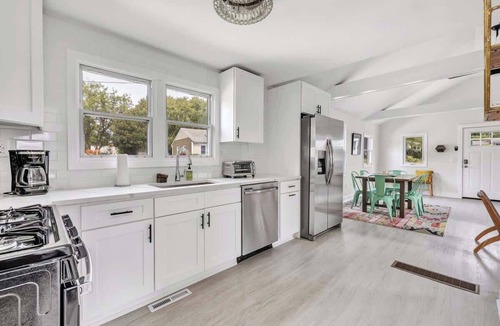 Woodmont House | Spring Sale | Cozy Bungalow | Walk2Beach| Pet| Pkg
