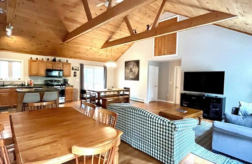 Conway House | Spring To Sunshine in White Mountain with Lake and Beach Access. Nearby Hiking.