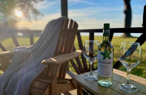 North East House | Springtime on the Lake Erie - 180 degree views and game arcade