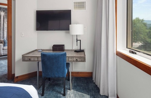 Stowe Area Hotel | Spruce Peak Lodge | One Bedroom | Tall Timbers