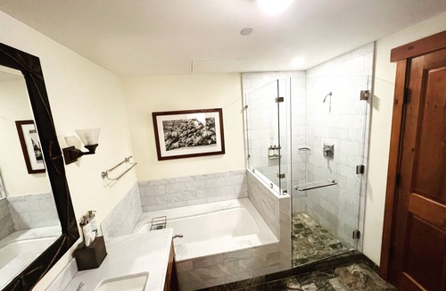 Stowe Area Hotel | Spruce Peak, Studio -Ski in -Ski out