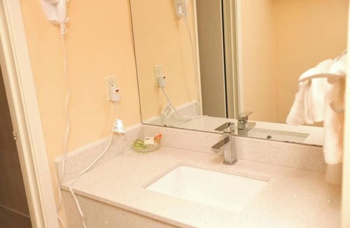 Niagara Falls Hotel | Standard Room (2 Queen-size beds)