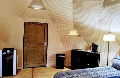 Gilboa Cabin | Starlit Geodesic Dome Haven Overlooking a Mountain River in New York’s Catskills