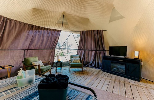 Gilboa Cabin | Starlit Geodesic Dome Haven Overlooking a Mountain River in New York’s Catskills