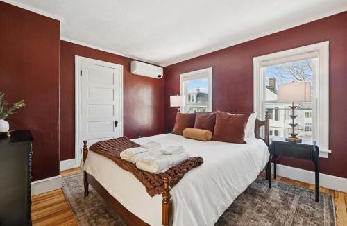 Portsmouth House | State St Parlor Walk Downtown Newly Designed