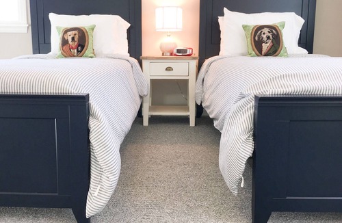 Chatham House | Stay At The Barn In Chatham! Walk To Town & The Beach!