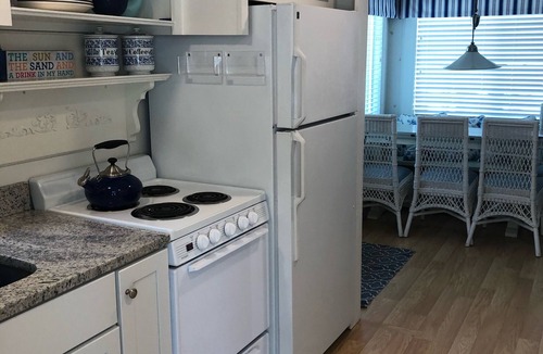 Ogunquit House | Stay at The Salt Life! Pristine, Quintessential Maine Sleeps 4-6 Walk To Beach