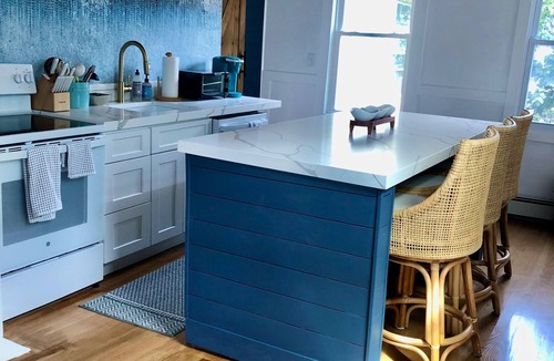 Historic Hill Apartment | STAY IN THE HEART OF NEWPORT!