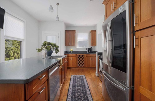 Fifth Ward House | Stay Newport Proudly Presents 11 Atlantic St #0