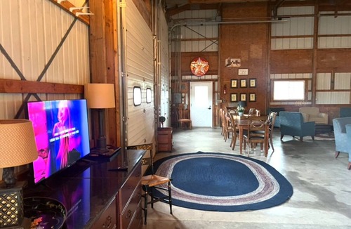 Neshanic Villa | STAY to CELEBRATE! Big Farmhouse ! Nearly Booked Out! Book Now Before It’s Gone.