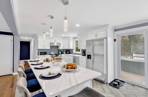 West Hyannisport House | Stay with Us! Last-minute opening! Discounted stay near Craigville +free pass OK