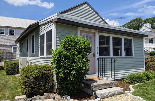 York Beach Cottage | Stay Year Round at Memories Cottage, York Beach, Maine!