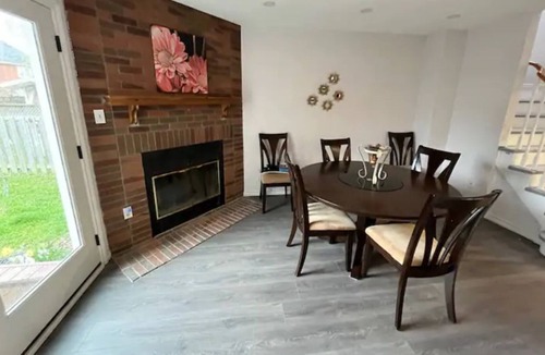Winona House | Staycation StoneyCreek- 3Bdrm-Hotub-BBQ-Lakeside-
