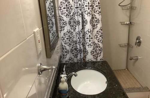 Poplar House | StaySimpler Loft District Cozy Private Master BDrm with Private Bath