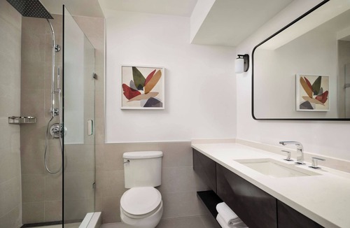 White Plains Hotel | Steps from Shops & Transit – Central White Plains Suite