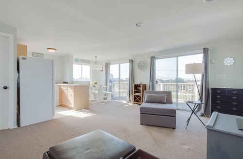 Weekapaug House | Steps to a private beach, enjoy sunsets and kayaking from your backyard!