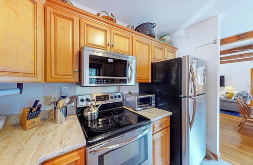 North Truro House | Steps to Beach! Group Getaway w/Cape Cod Views