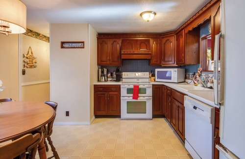 Mayville Cottage | Steps to Chautauqua Lake! Mayville Haven w/Patio