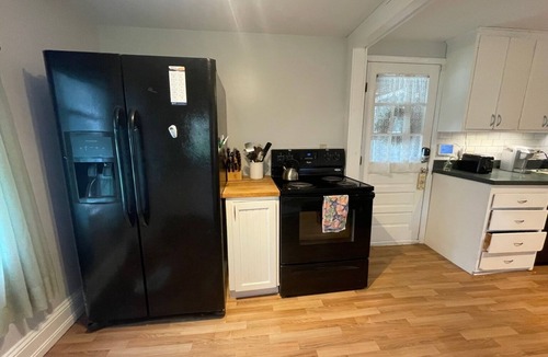 South End House | Steps to Church Street & Lake Champlain. Spacious 5BR Near UVM