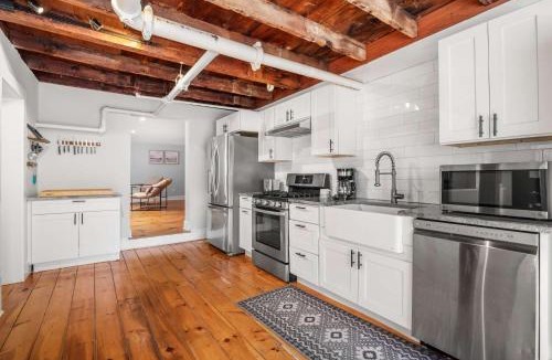 Dennis House | Steps to Dining Less than 1 mile to Bayside Beaches