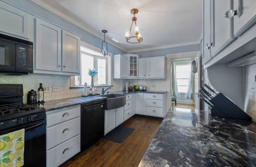 Kennebunk House | Steps to Dock Square and under a Mile to Beach