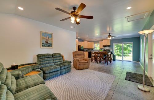 Clifton Park House | Steps to Mohawk River! 22 Mi to Saratoga Ractrack!