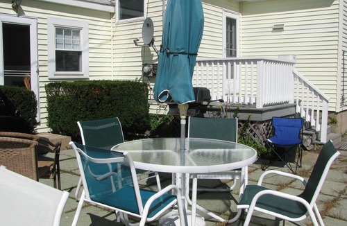 Seabrook Cottage | Steps to Seabrook Beach Ideal for Extended Family or 2 Families- 2 LR, 2 KT, 2 B