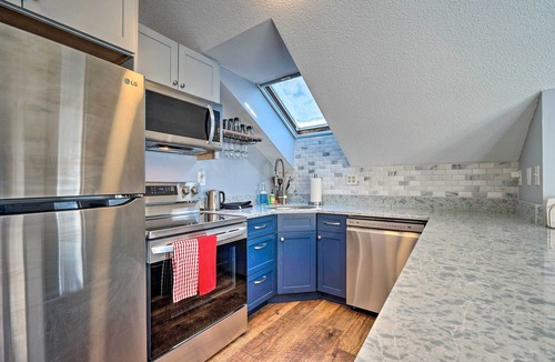 West Dover Condo | Steps to Ski Shuttle! Snow Mountain Village Condo
