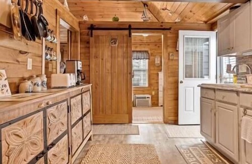 Hampton House | STEPS TO THE BEACH Adorable Cottage on a quiet street - AC/Pet 3bedroom, 1 bath
