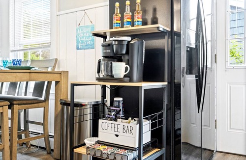 Old Orchard Beach Apartment | Steps to the Beach! Dog & Fam. Friendly, Outdoor Shower & Lounge Area, Sleeps 6