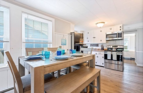 Old Orchard Beach Apartment | Steps to the Beach! Dog & Fam. Friendly, Outdoor Shower & Lounge Area, Sleeps 6