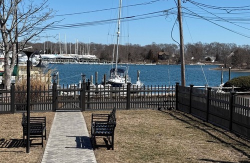 Greenport Apartment | Sterling Harbor, walking distance to the center: spacious studio for 4 people