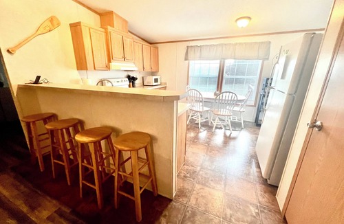 Saxton House | Still Waters - Charming 3-bedroom 2-bath house with AC in Saxton