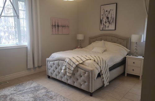 Sebright House | Stone Farm House - 3 bedrooms - private on 100 acres - 20 min from Casino Rama