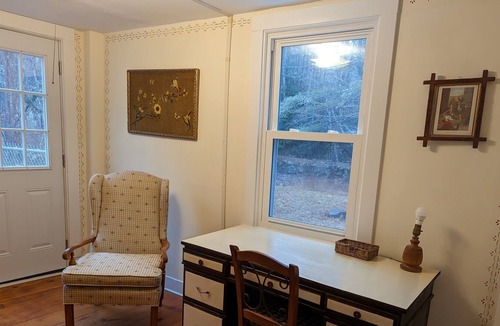 Hillsboro House | Stone Pond Farm sleeps 9, peaceful, family friendly, quaint country farmhouse.