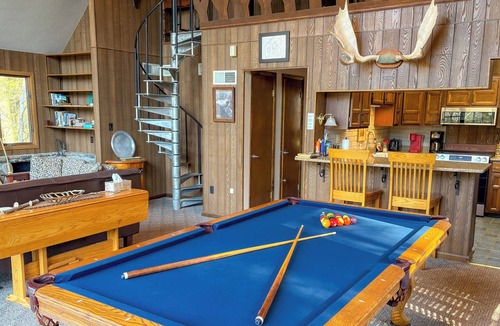 Ohiopyle Ski Chalet | Stonebrook Mountain Chalet: Stunning Beaver Creek Views Near Ohiopyle