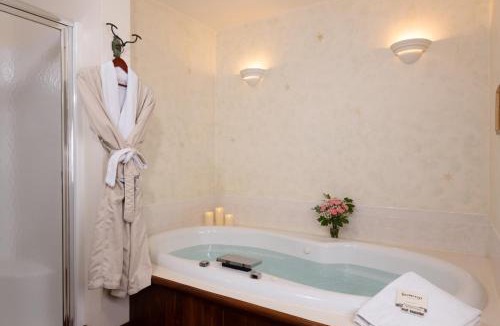 Ledyard Hotel | Stonecroft Inn