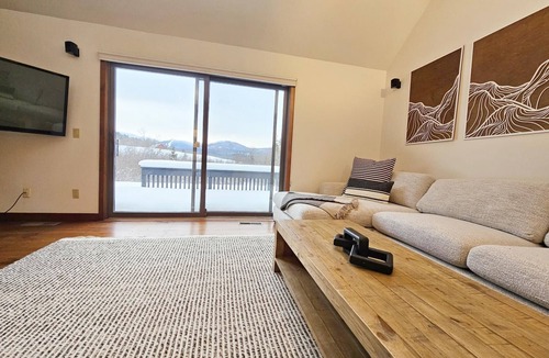 Stowe Area Condo | Stowe Comfort: Centrally located upscale 2BR condo