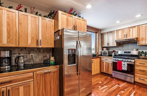 Stowe Hollow House | Stowe Hollow: 4 br, gas fireplace, pond, outdoor space & views!